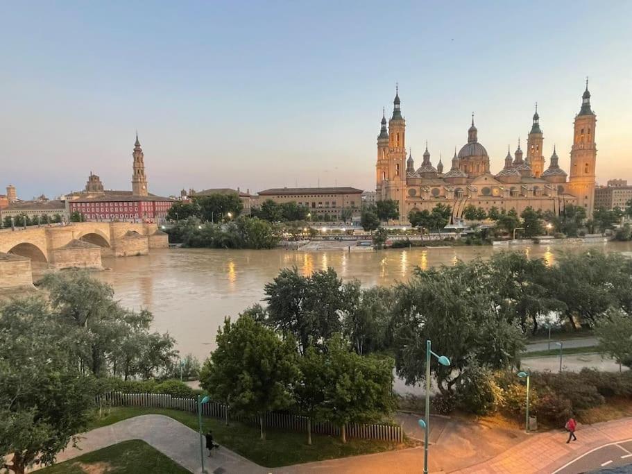 Apartamento Con Vistas Al Pilar Con Aparcamiento Privado 사라고사 외부 사진