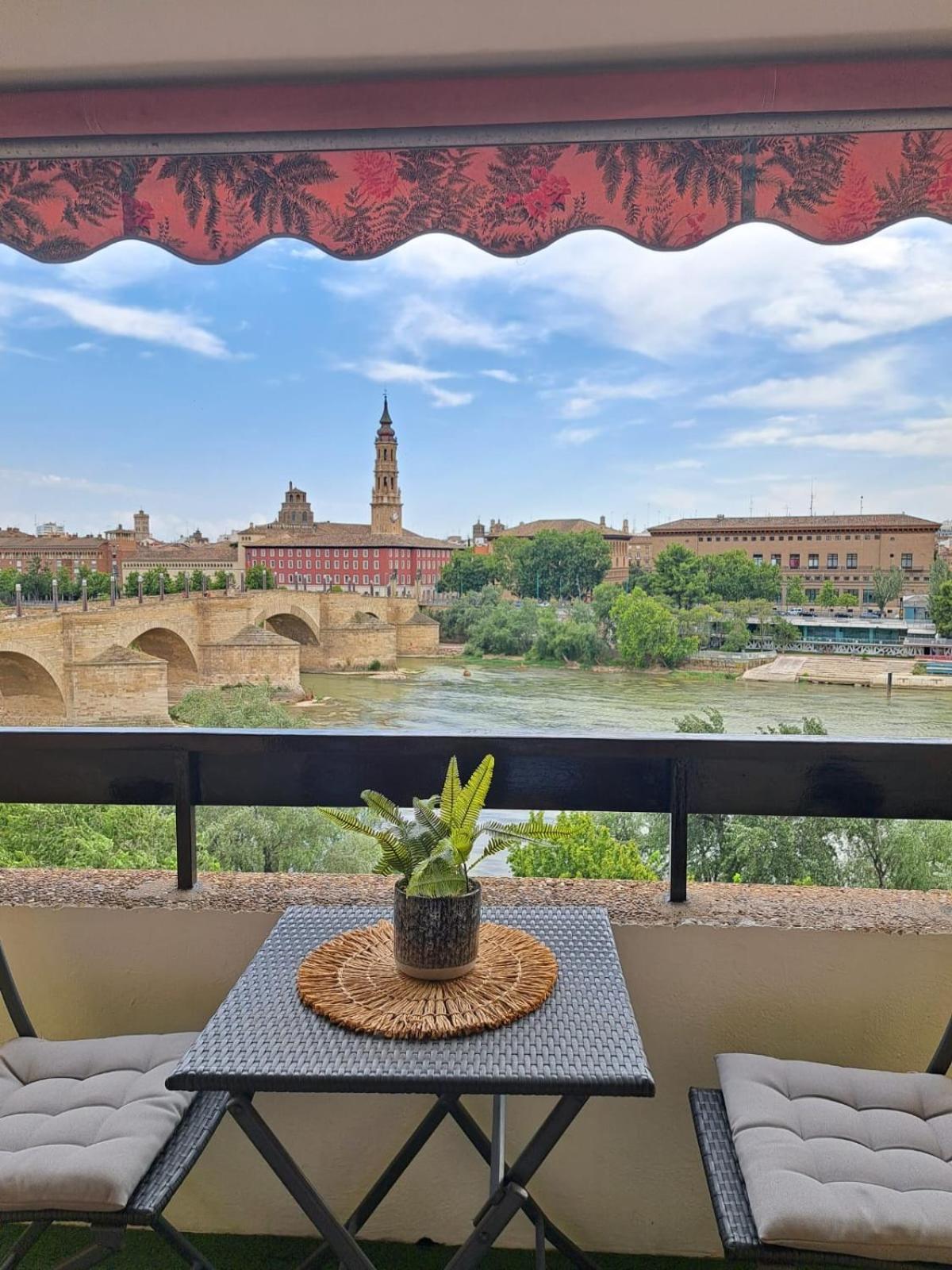Apartamento Con Vistas Al Pilar Con Aparcamiento Privado 사라고사 외부 사진